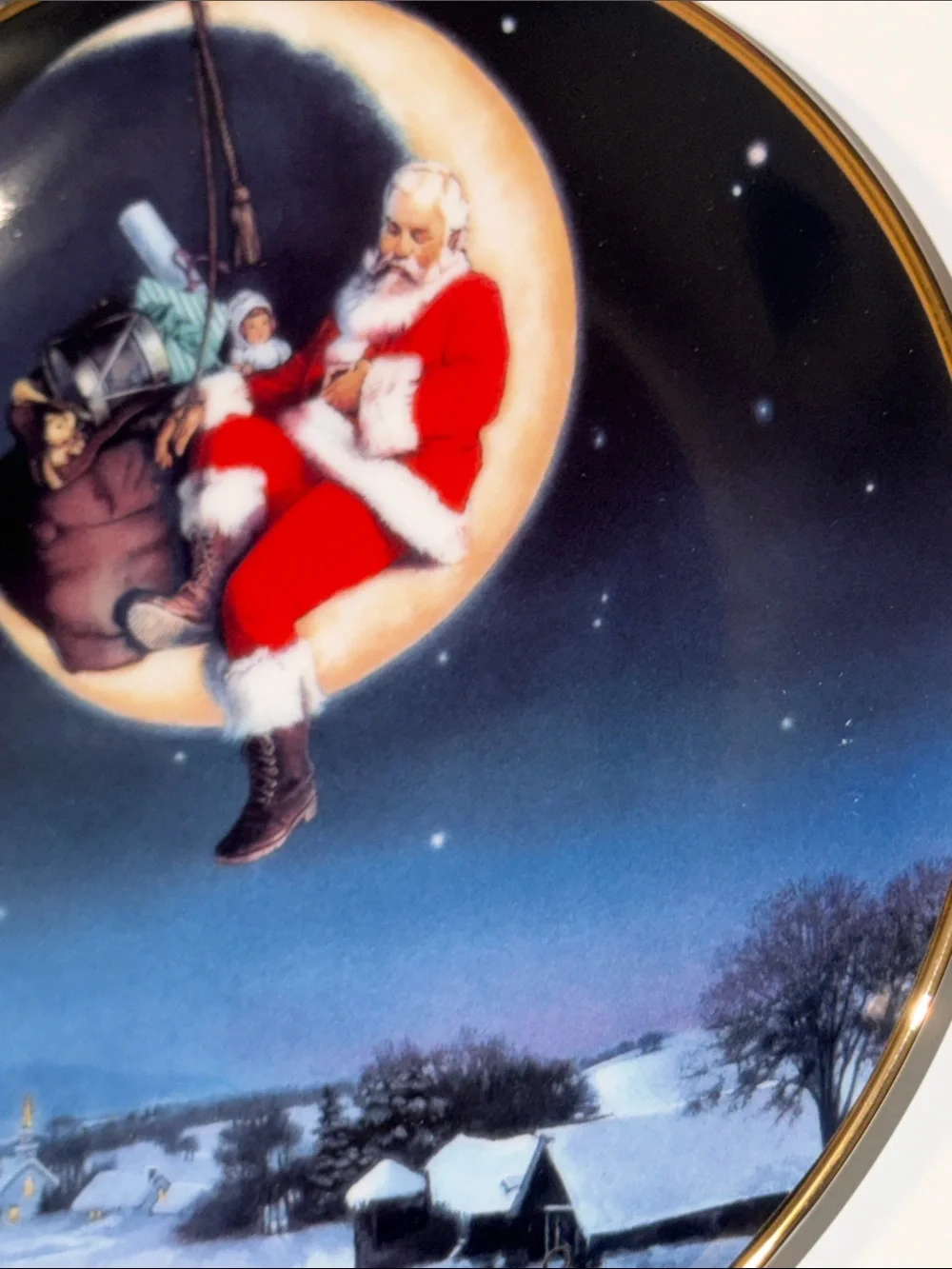 Avon 1998 Santa on Moon Holiday Plate – 22k Gold Rim